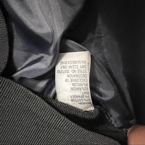 Peter Nygard Women's Black/Multi Abstract Full Zip Jacket - Picture 7 of 8